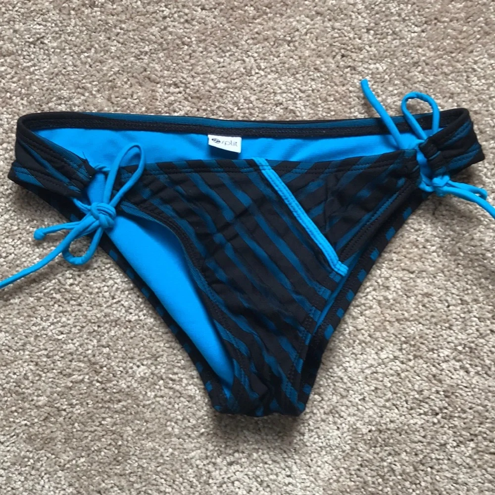 Split bikini - Picture 4 of 5